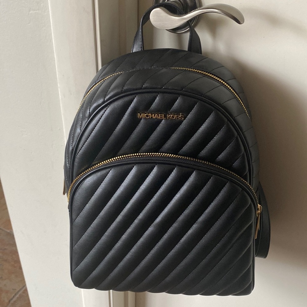 Lovely Michael kors backpack. Took the tags off but never used.